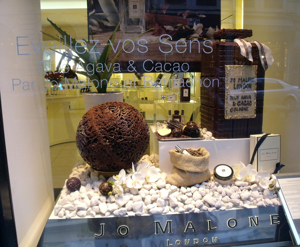 Vitrine Jo Malone, souvenir de chez Bernachon